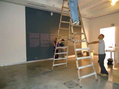 סולם מוצב ארצה וראשו נוגע בשמים