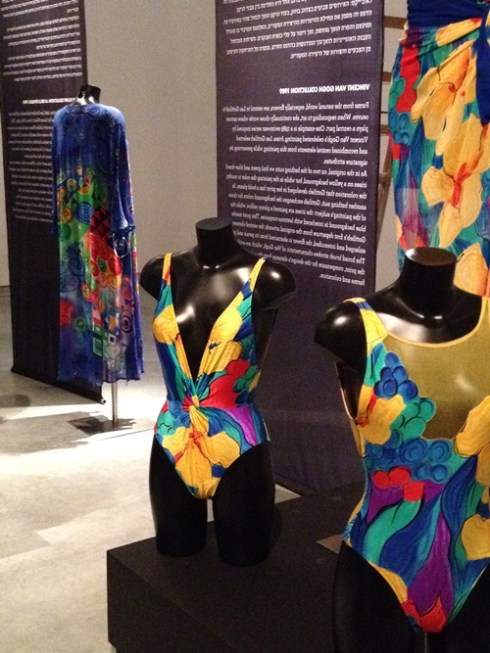 מבט אל תערוכת הגברת עם החרציות