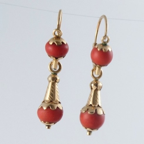 עגילי זהב ויקטוריאנים עם קורל סמל הבריאות