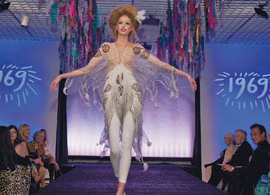 נוצות ביצירה של זנדרה רודס משנת 1969