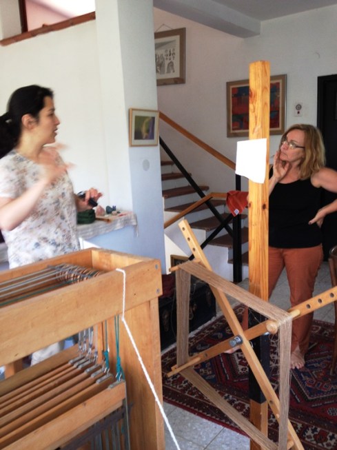 זיוה ודיאנה בסטודיו של זיוה במושב מגשימים