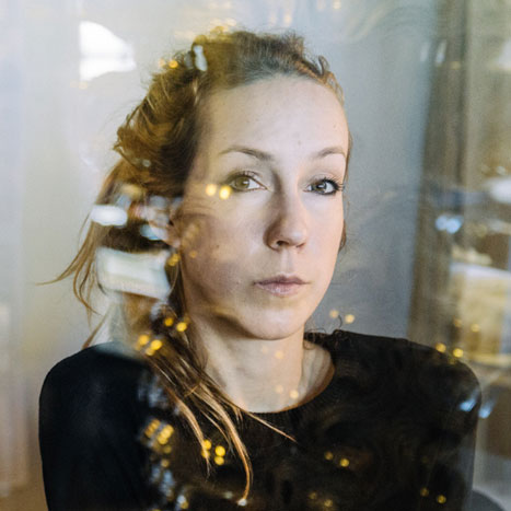 איריס ואן ארפן- שבריריות מפלדה