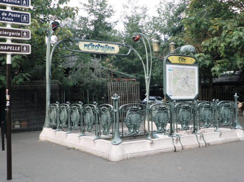 תחנת מטרו ישנה בסגנון ארנובו מהתקופה שצרפת הייתה אימפריה. צילום: יעקב רוט